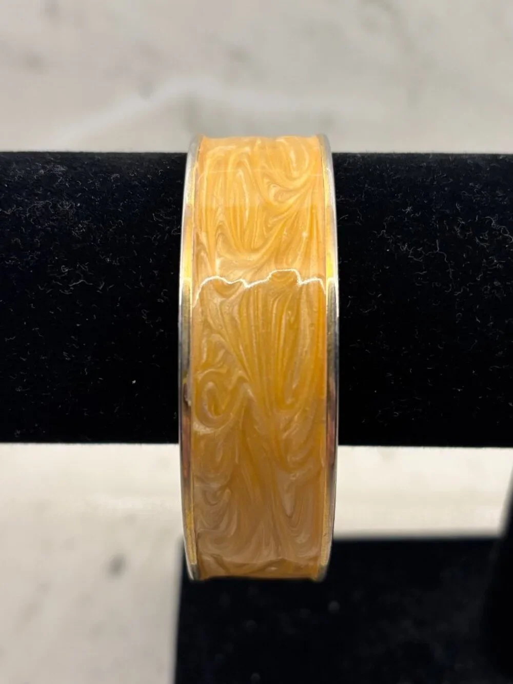 Vintage 80s Gold Tone Champagne Marbled Enamel Swirl Bangle Bracelet Retro